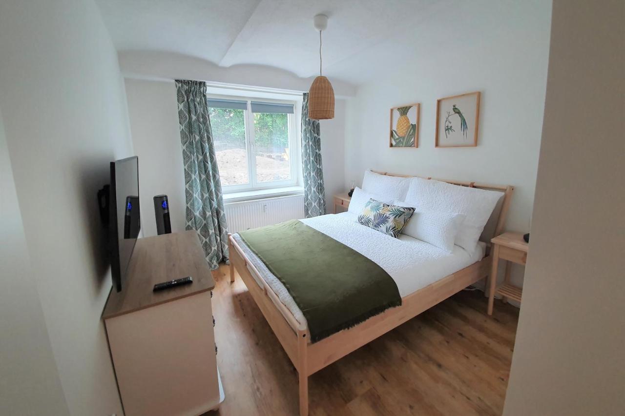 Pb Ferienwohnungen - Fewo 1 - Stilvoll Eingerichtetes Apartment Im Herzen Senftenbergs Ngoại thất bức ảnh